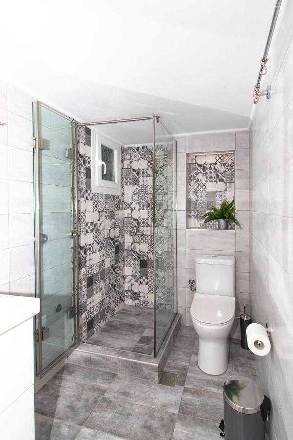 Large, Sunny, Modern Apartment Fully Renovated, Next To Agia Sofia Thessaloniki Buitenkant foto