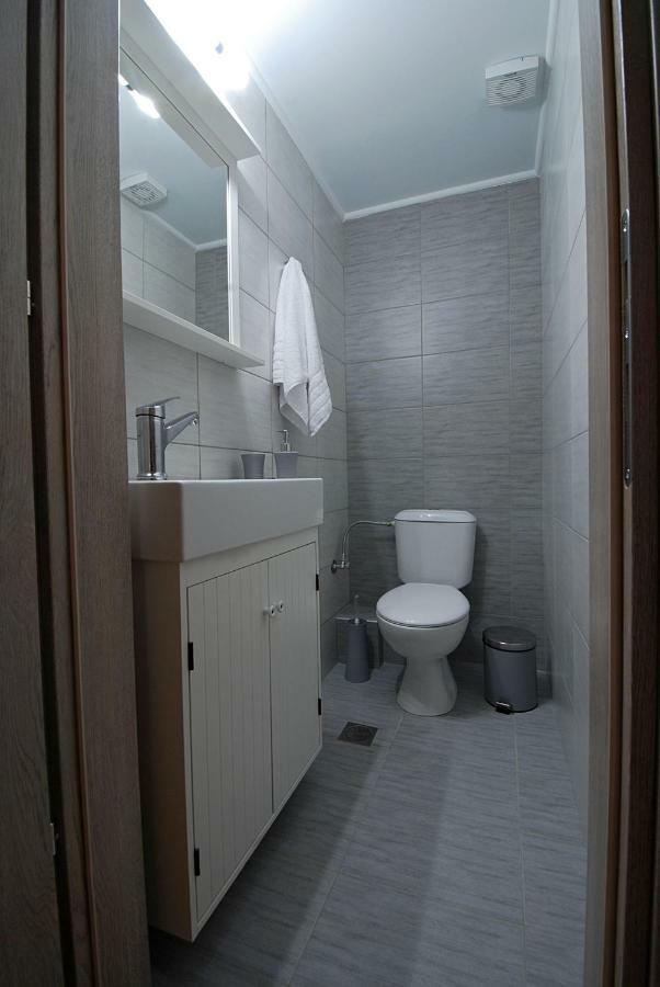 Large, Sunny, Modern Apartment Fully Renovated, Next To Agia Sofia Thessaloniki Buitenkant foto